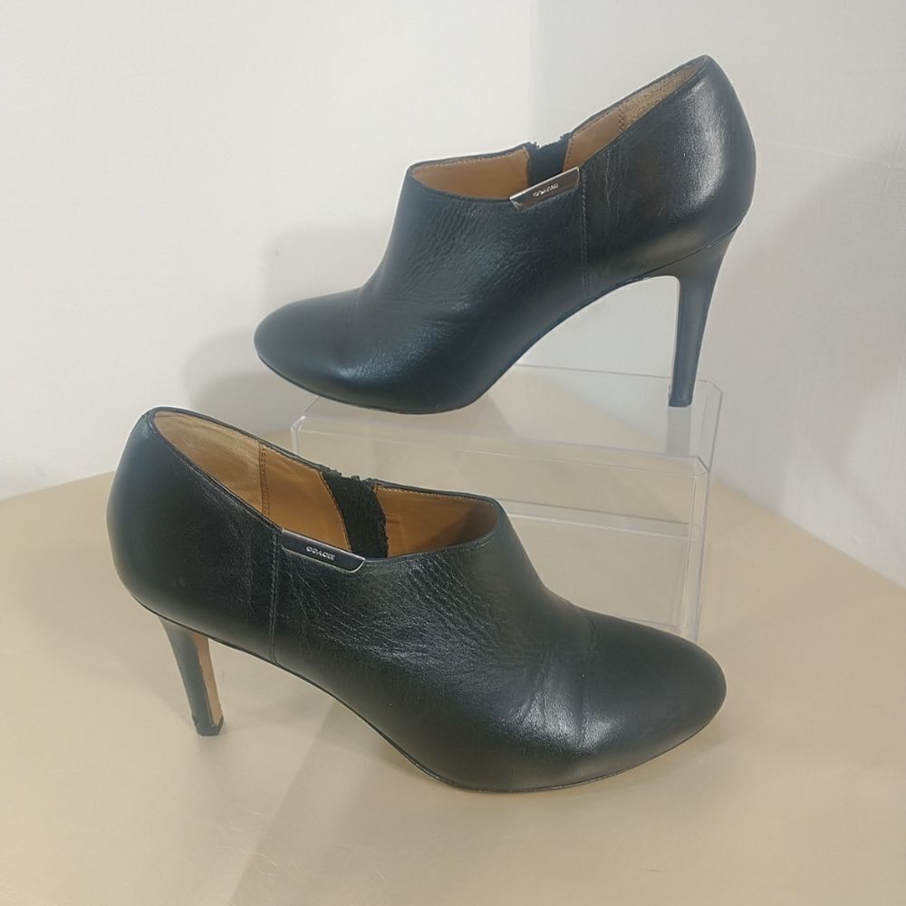Coach Black Leather Shoes Seneca Booties 10B EU 40. Condition is Pre-owned. - Picture 2 of 11